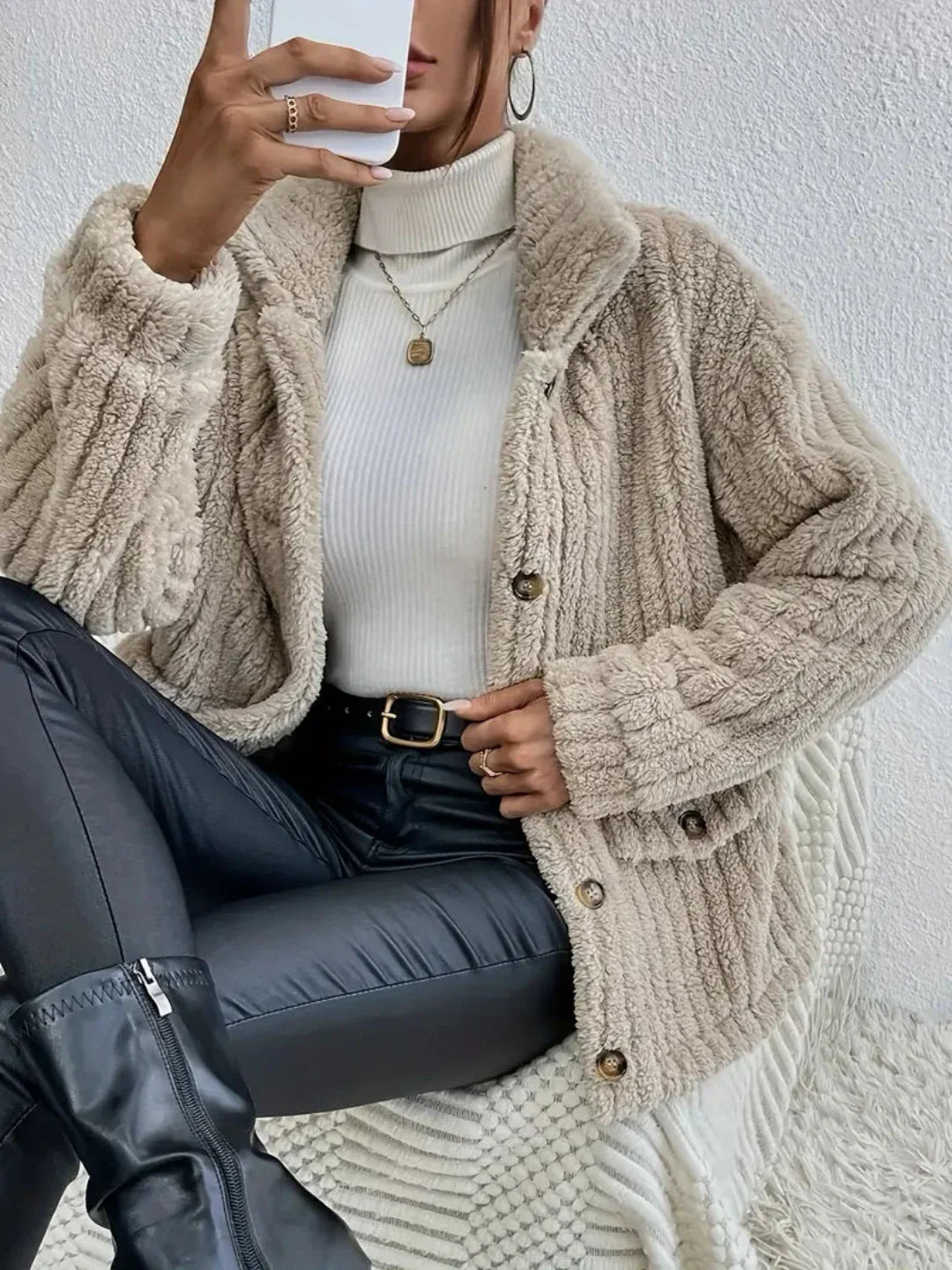 Well Tailored Cardigan with a Graceful Silhouette