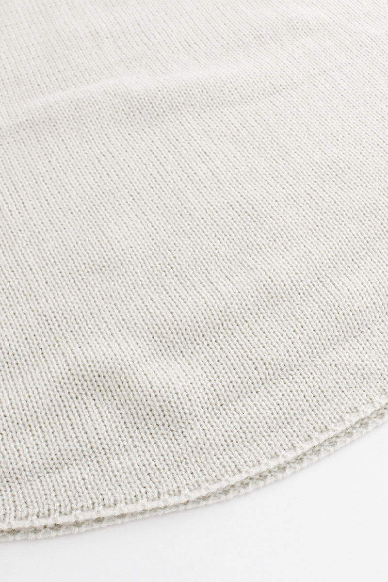 Classic Vintage Sweater with a Flattering Fit