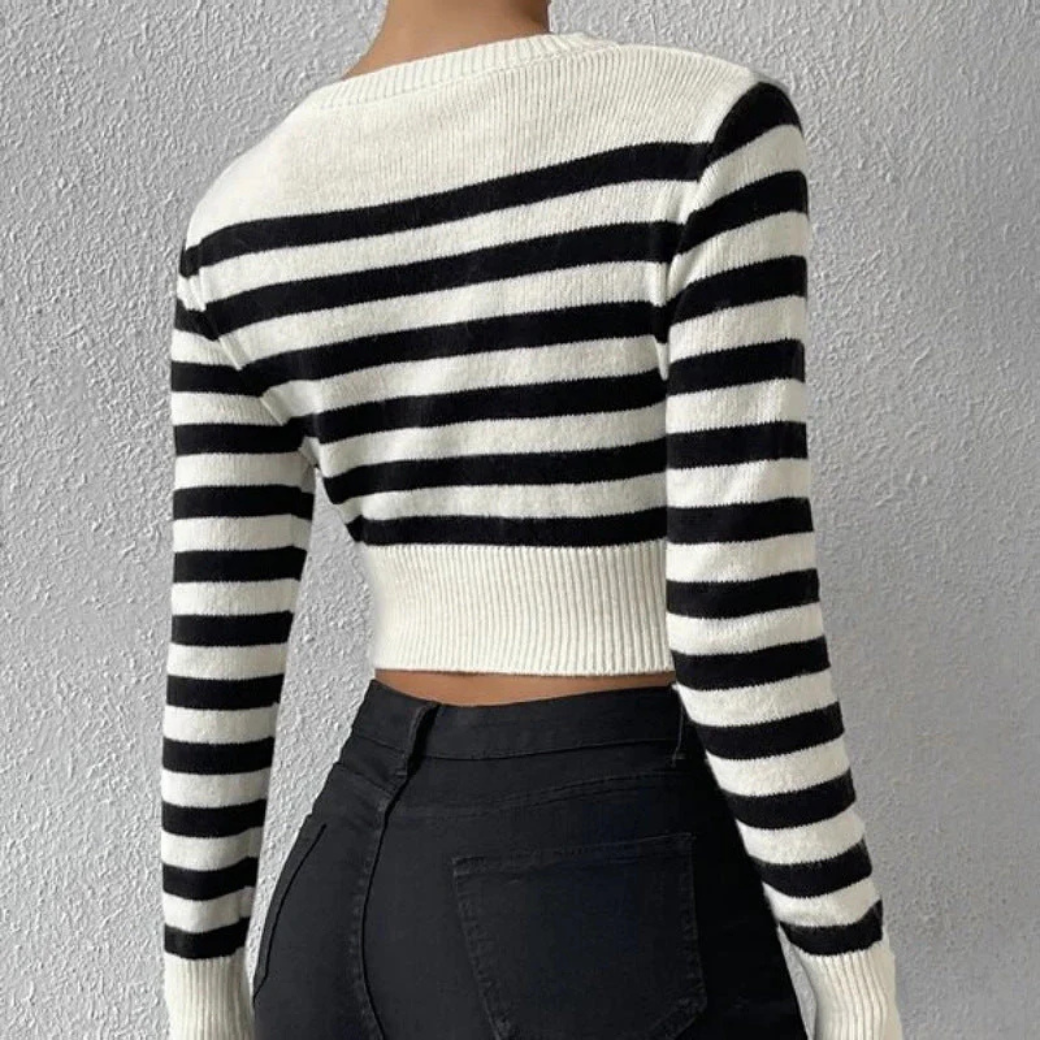 Classic Vintage Sweater with a Flattering Fit