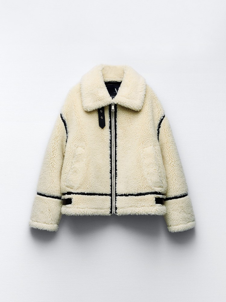 Gracefully Styled Coat for Any Occasion