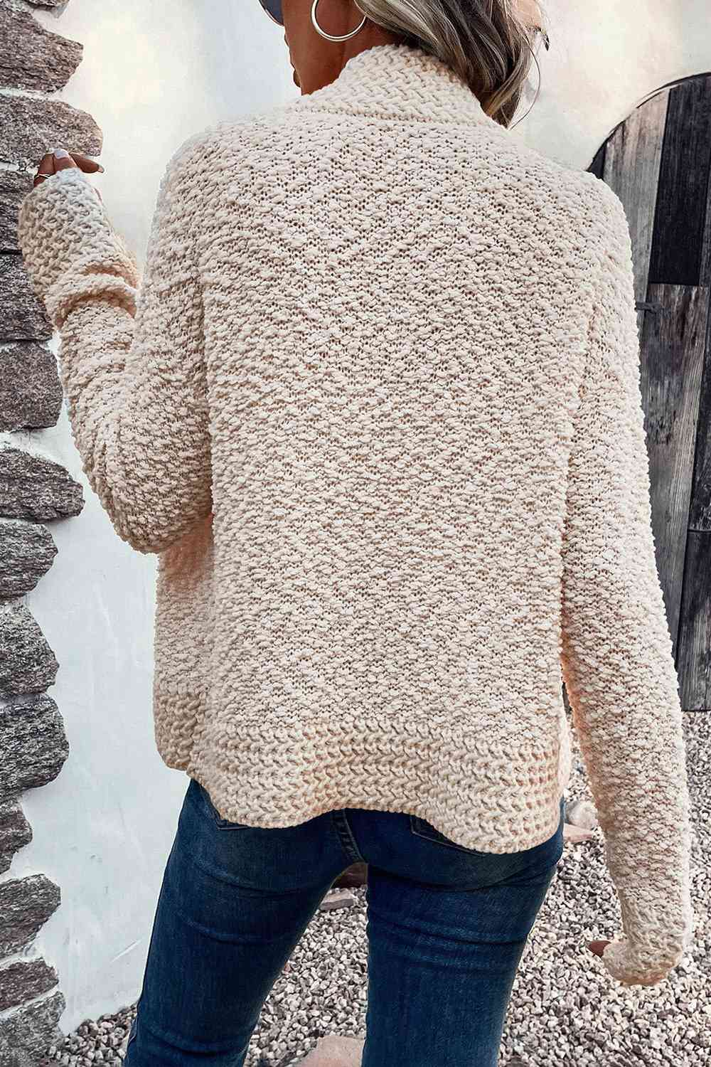 Effortlessly Elegant Cardigan with a Timeless Design