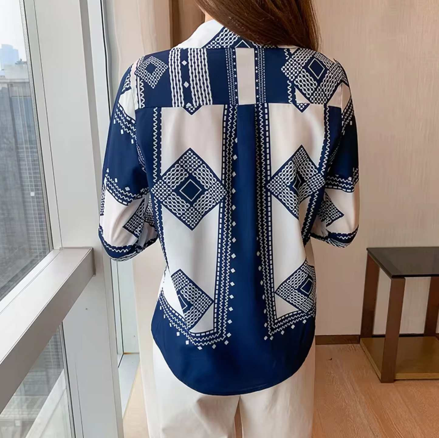 Well Tailored Blouse with a Graceful Silhouette