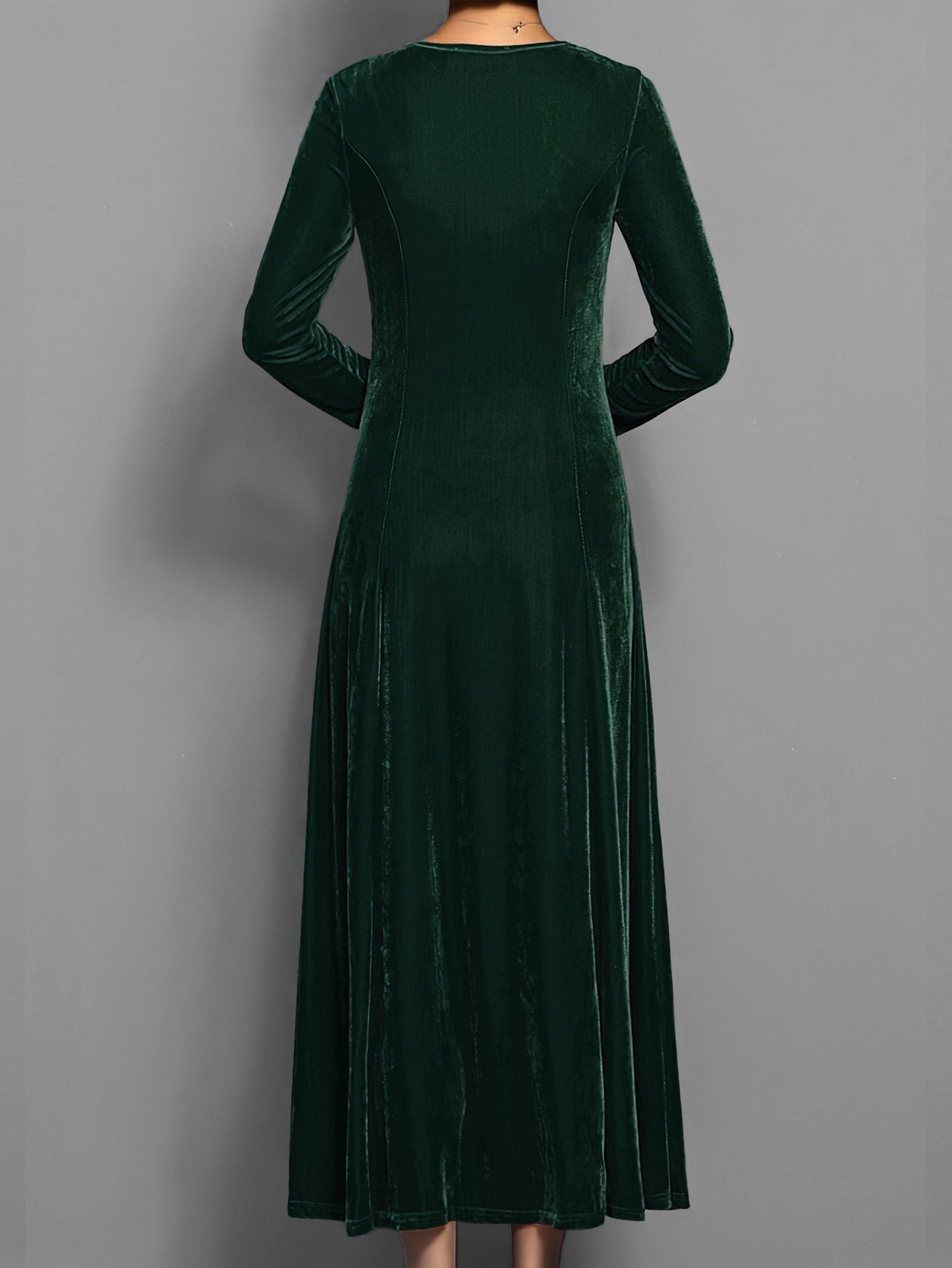 Well Tailored Dress with a Graceful Silhouette