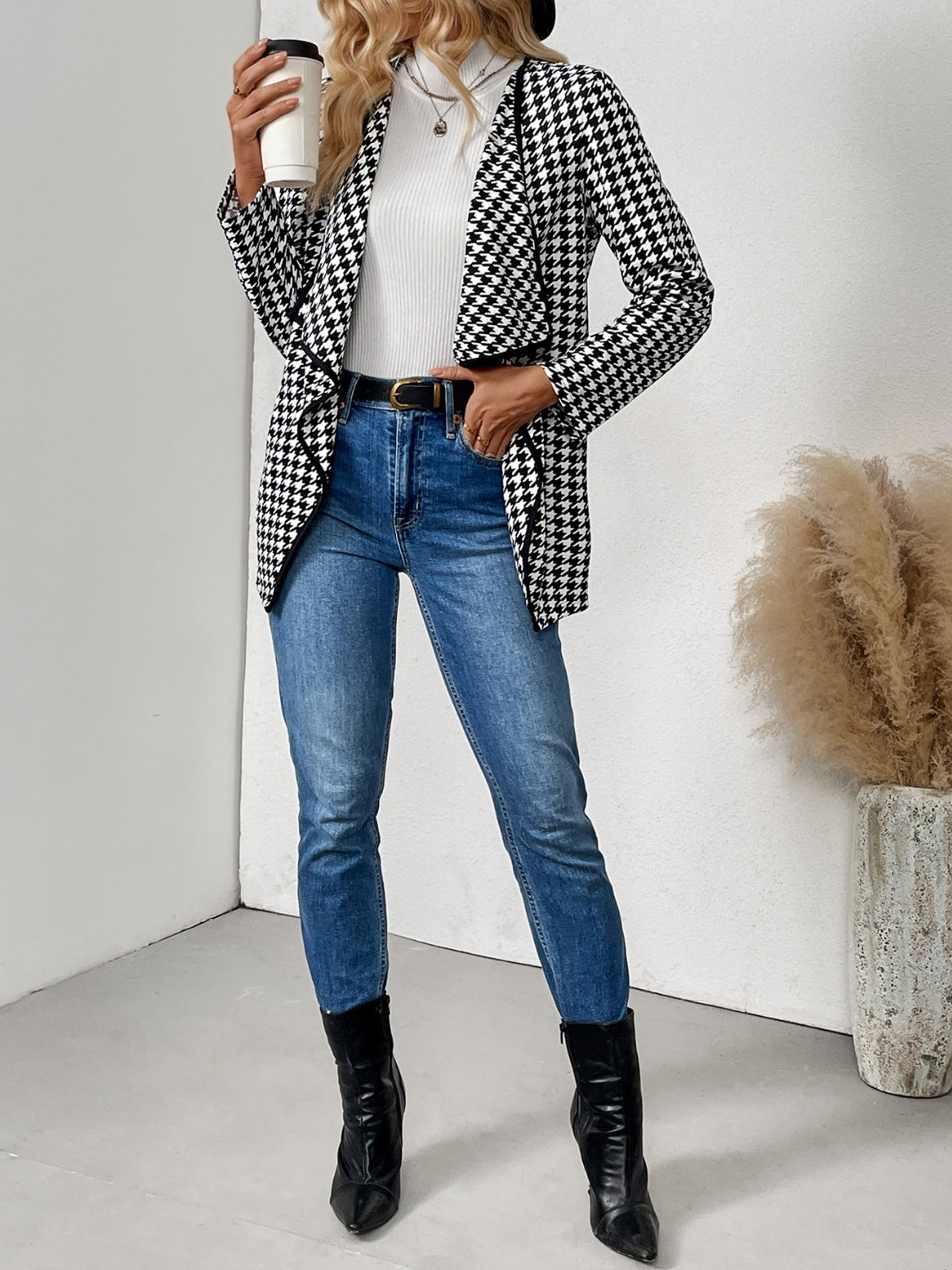 Well Tailored Jacket with a Graceful Silhouette