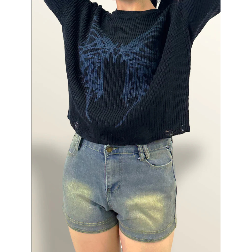 Effortlessly Elegant Sweater with a Timeless Design