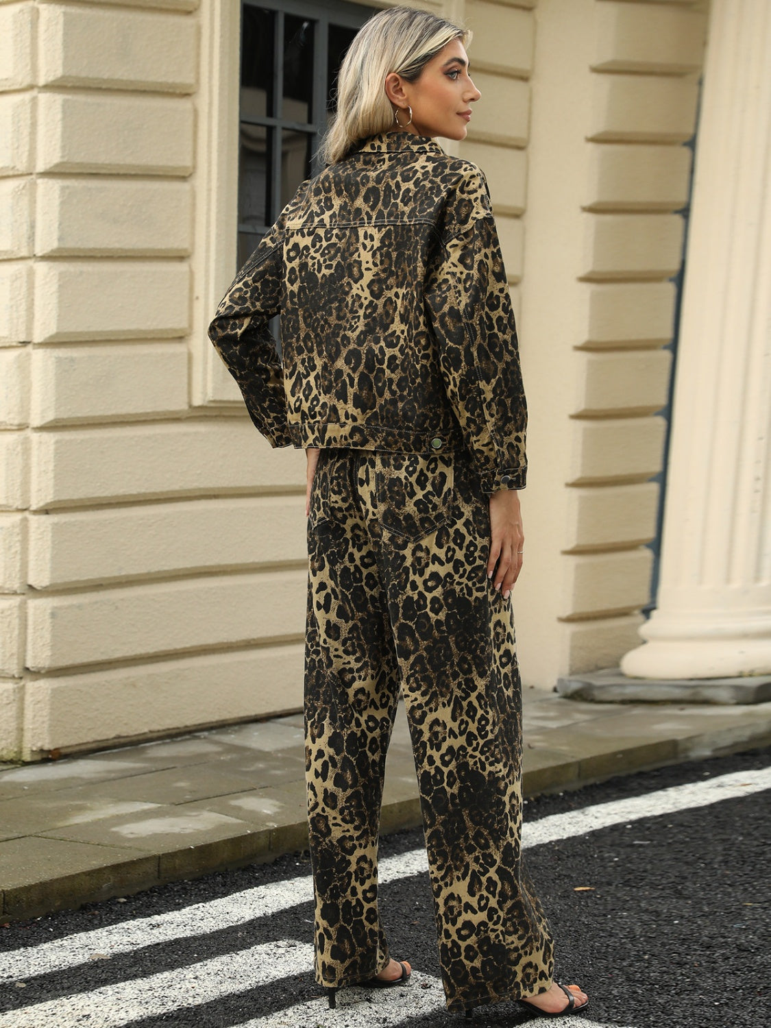 Well Tailored Jacket with a Graceful Silhouette