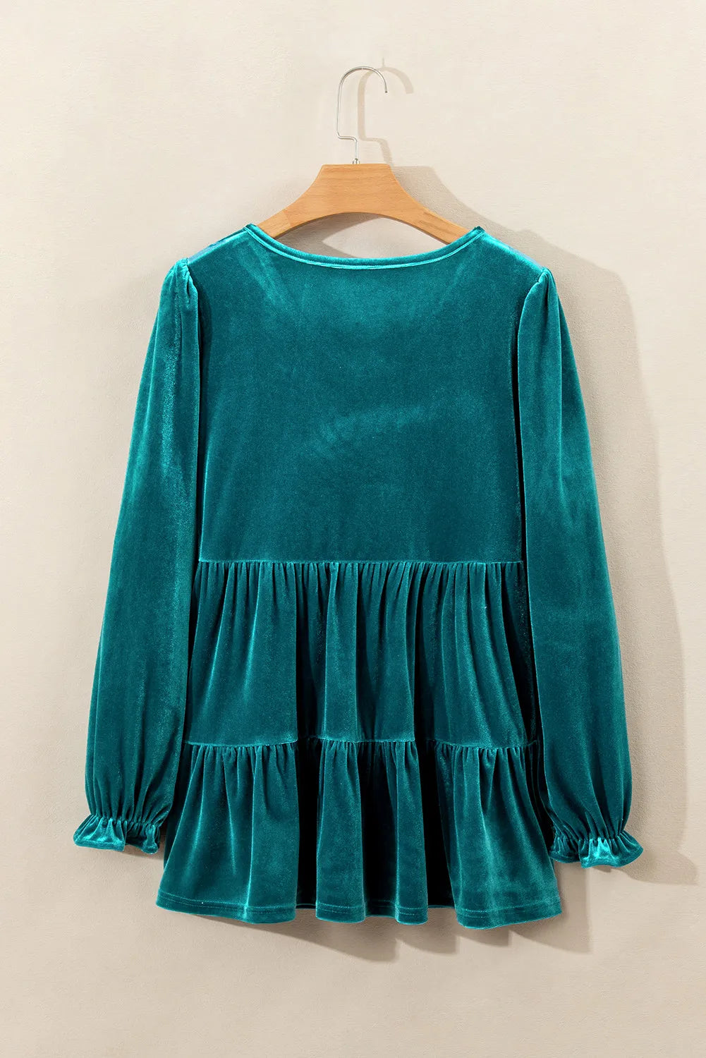 Well Tailored Blouse with a Graceful Silhouette