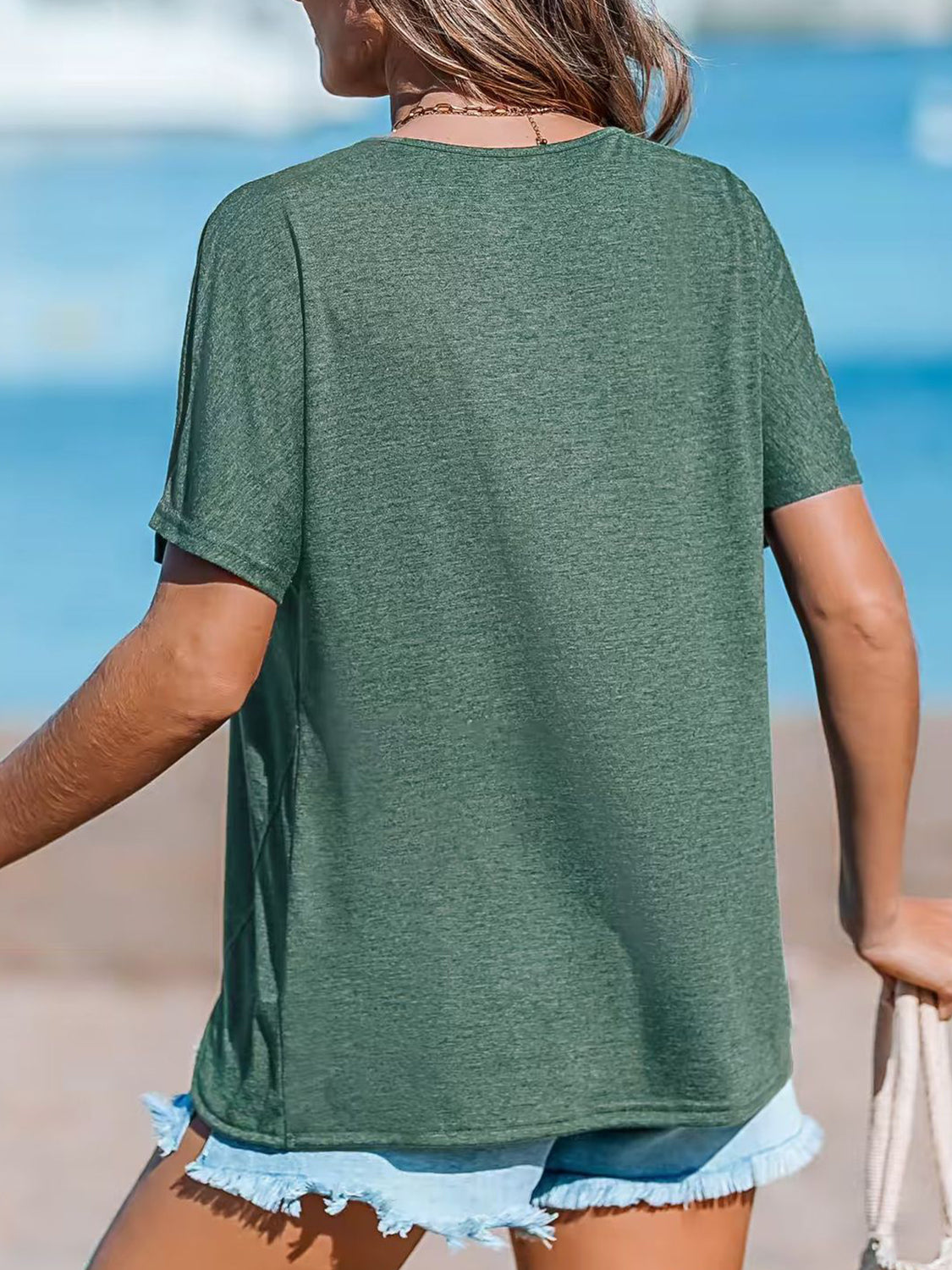 Effortlessly Elegant T-Shirt with a Timeless Design