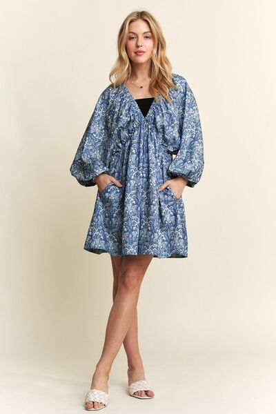 Beautifully Finished Dress in a Timeless Design