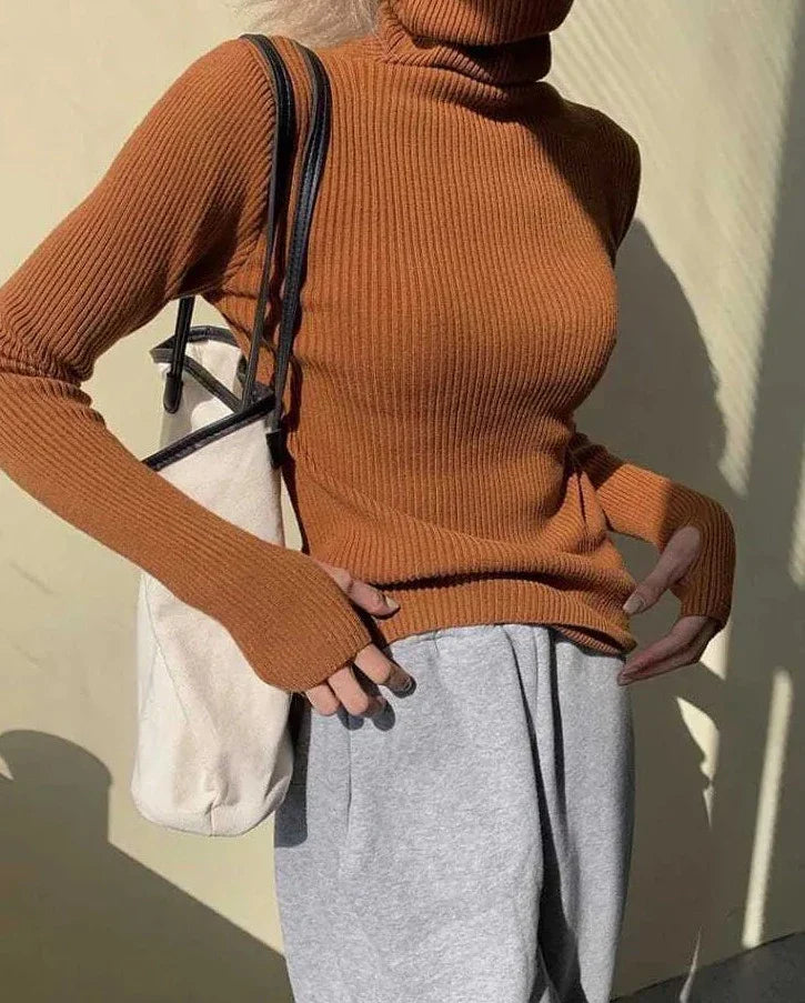 Sulokkaasti suunniteltu Villapaita