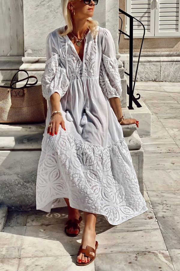 Beautifully Finished Dress in a Timeless Design