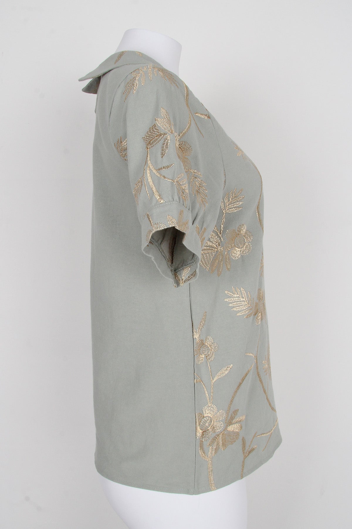 Beautifully Crafted Blouse in a Classic Style