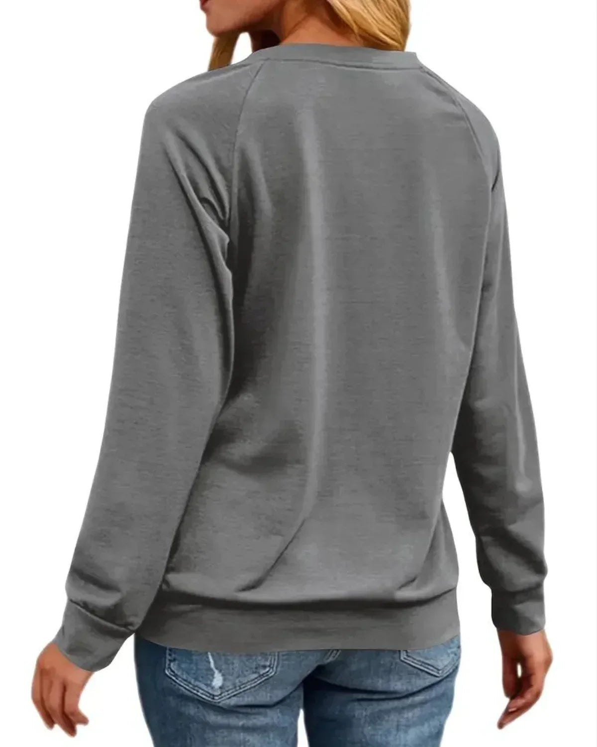 Effortlessly Elegant Sweater with a Timeless Design