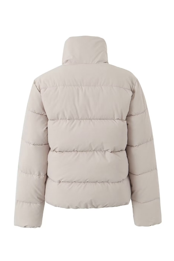 Elegantly Styled Coat for Everyday Wear