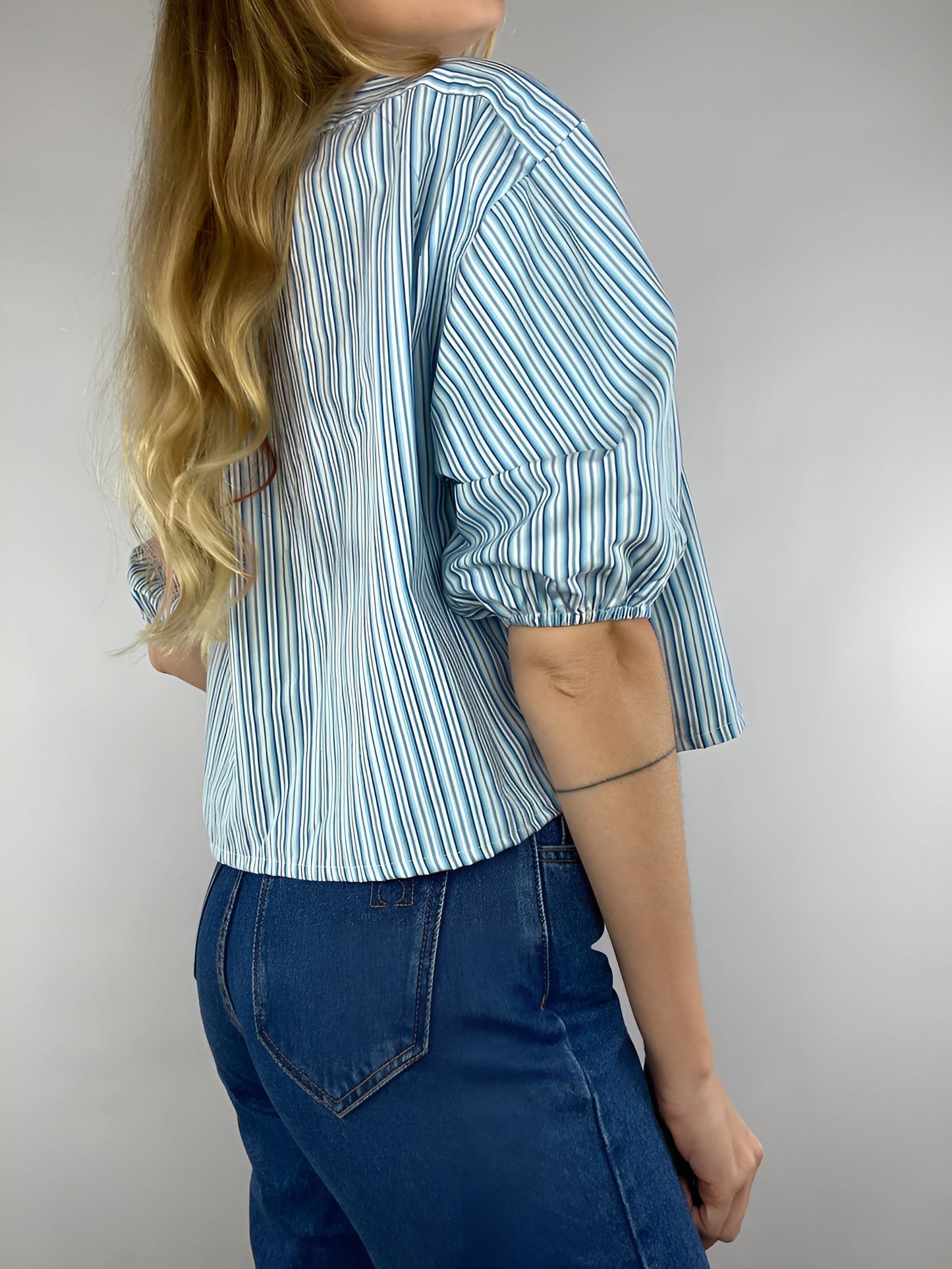 Effortlessly Elegant Blouse with a Timeless Design