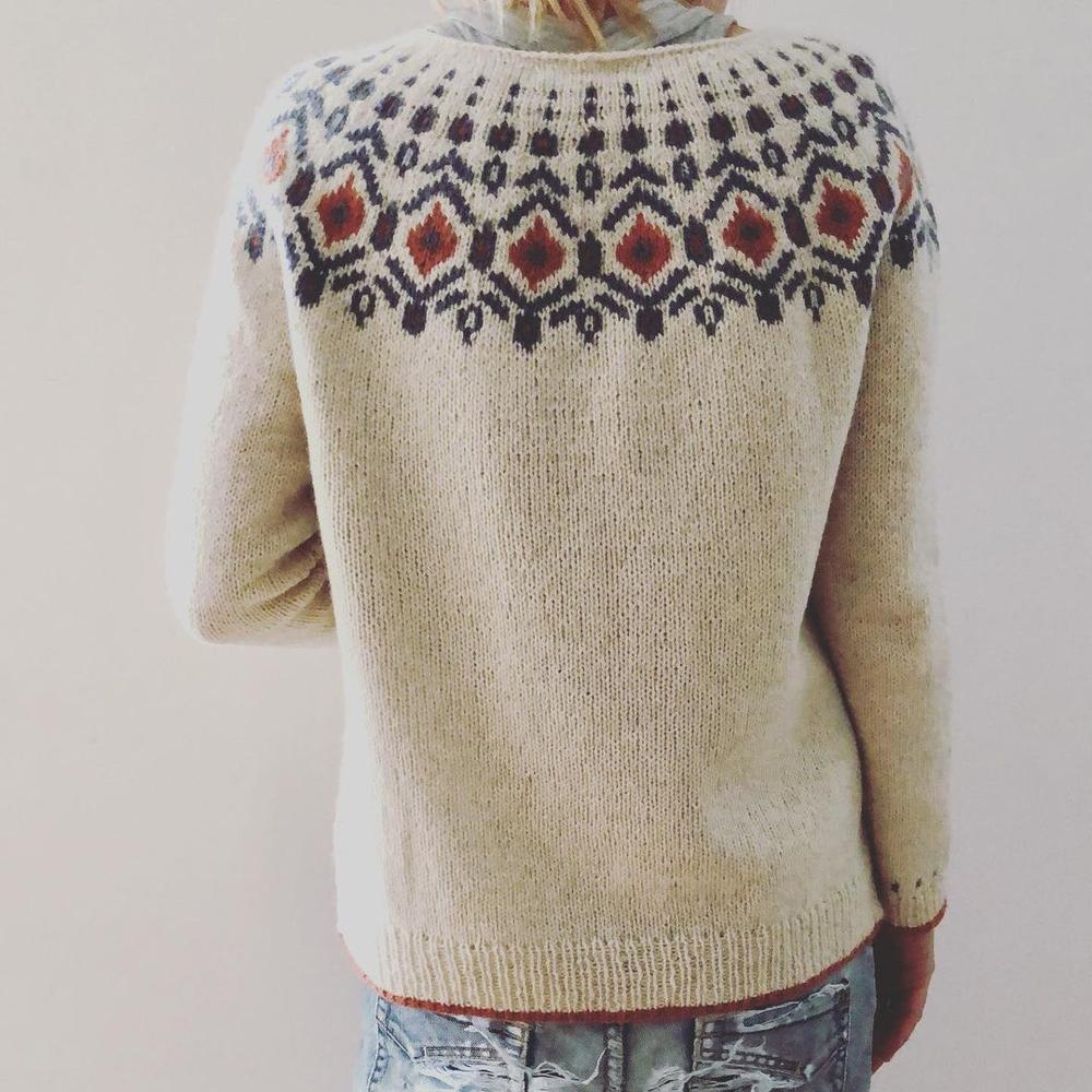Effortlessly Elegant Sweater with a Timeless Design