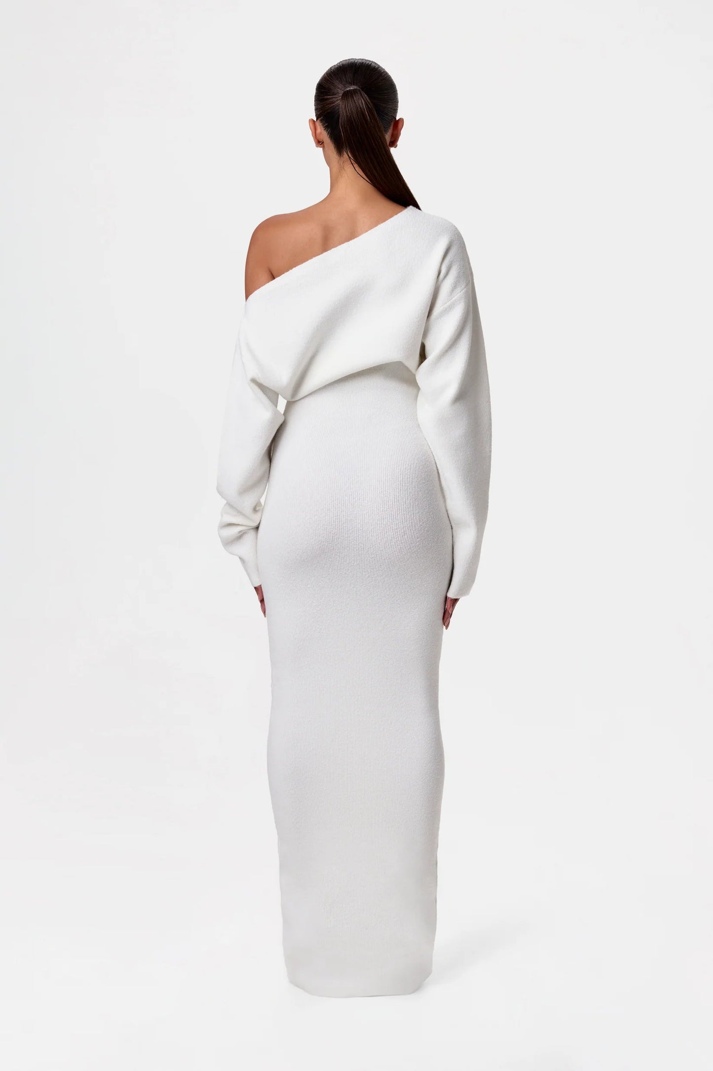 Well Tailored Sweater with a Graceful Silhouette