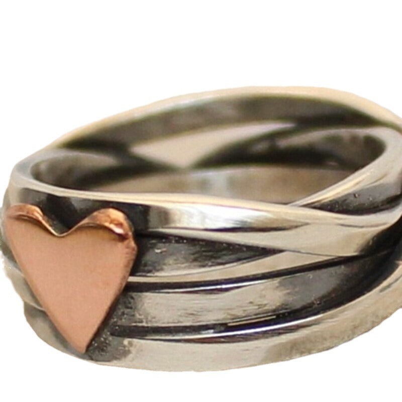 Klassinen Sormus ajattomalla viehätyksellä