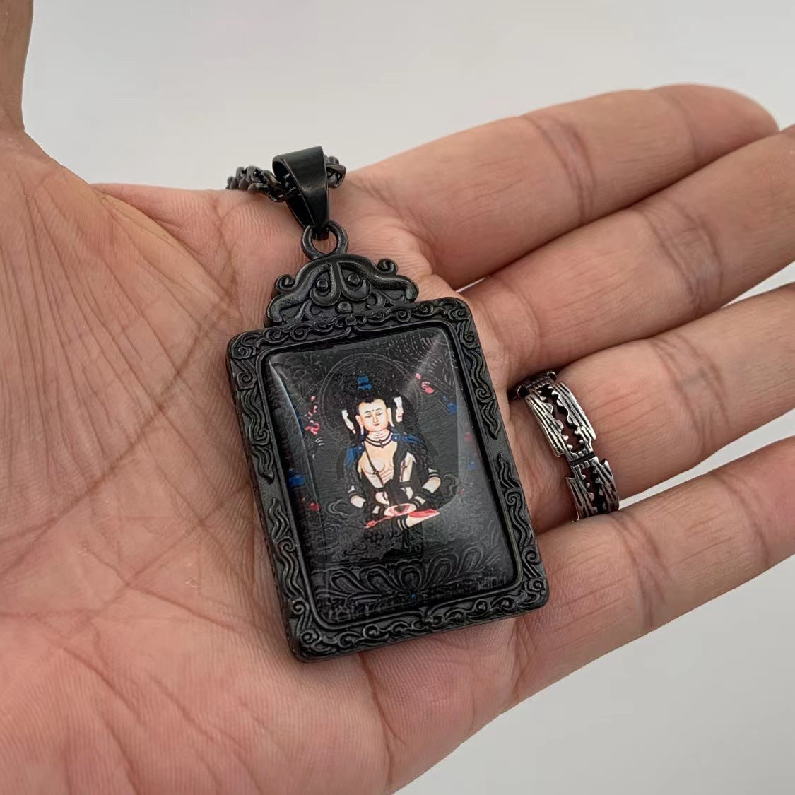 Hurmaava Riipus jokaiseen tilaisuuteen