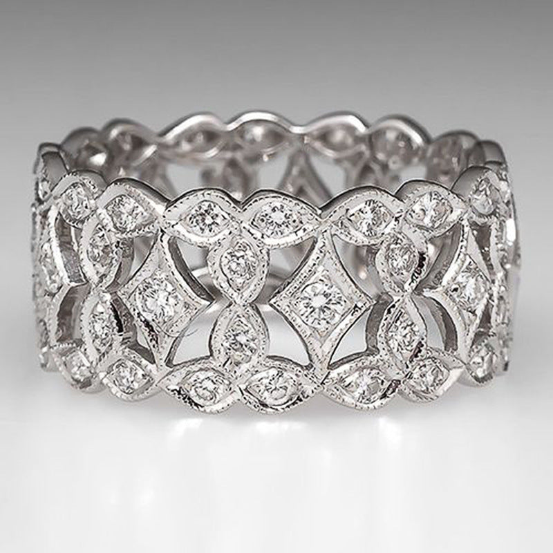 Hurmaava Sormus jokaiseen tilaisuuteen