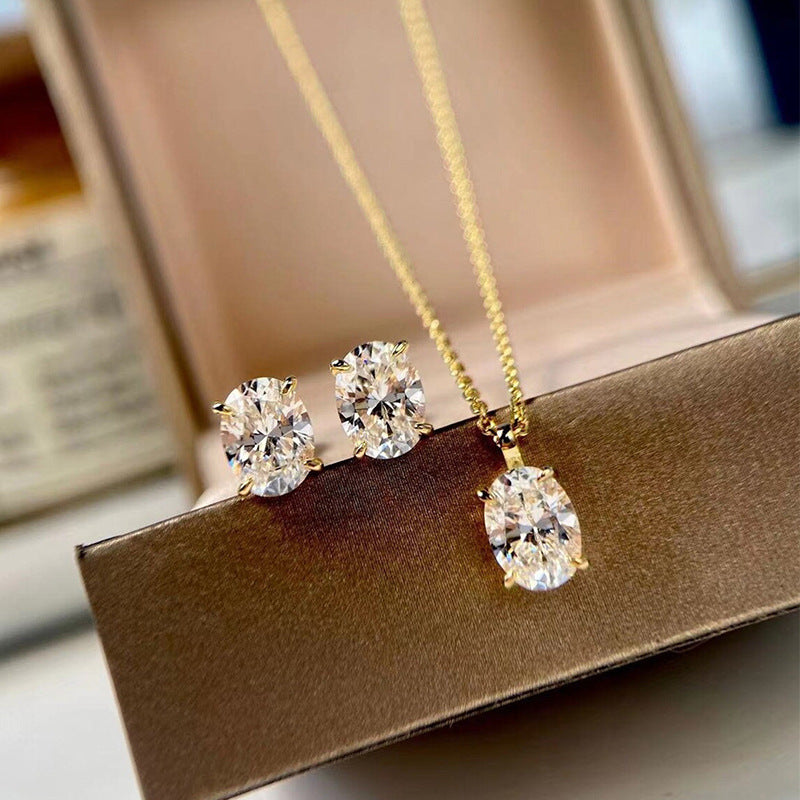 Hurmaava Korusetti jokaiseen tilaisuuteen