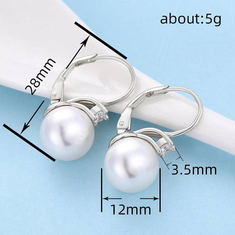 Klassinen Helmi Korvarengas ajattomalla viehätyksellä