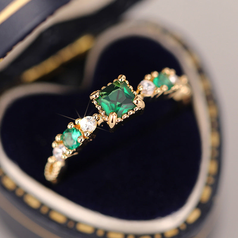 Hurmaava Sormus jokaiseen tilaisuuteen