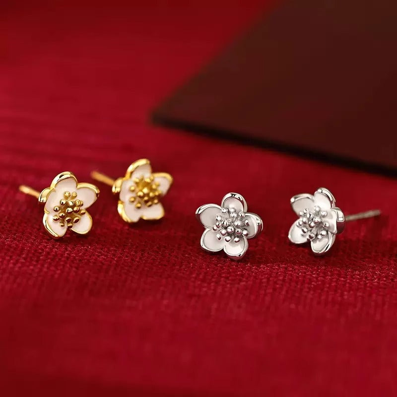 Kaunis Korvarengas ainutlaatuisella tyylillä