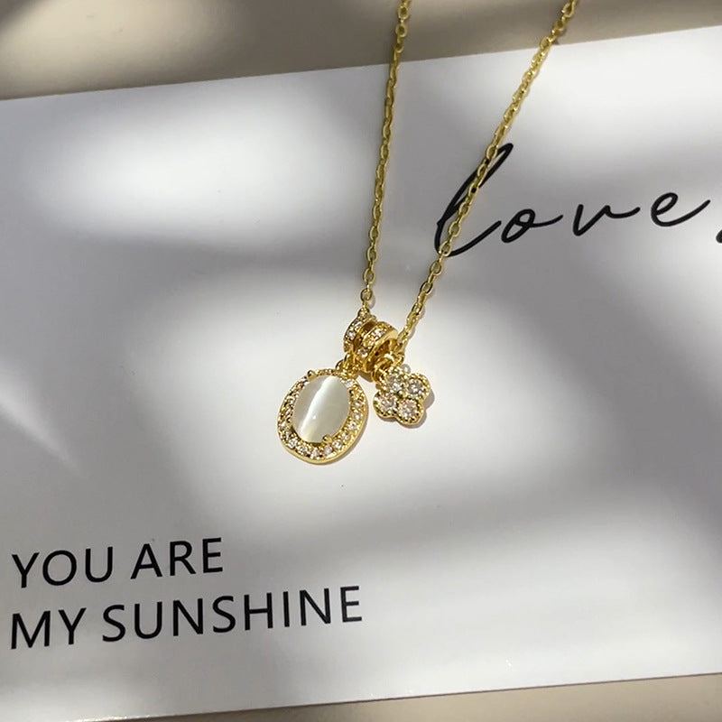 Klassinen Kaulakoru ajattomalla viehätyksellä