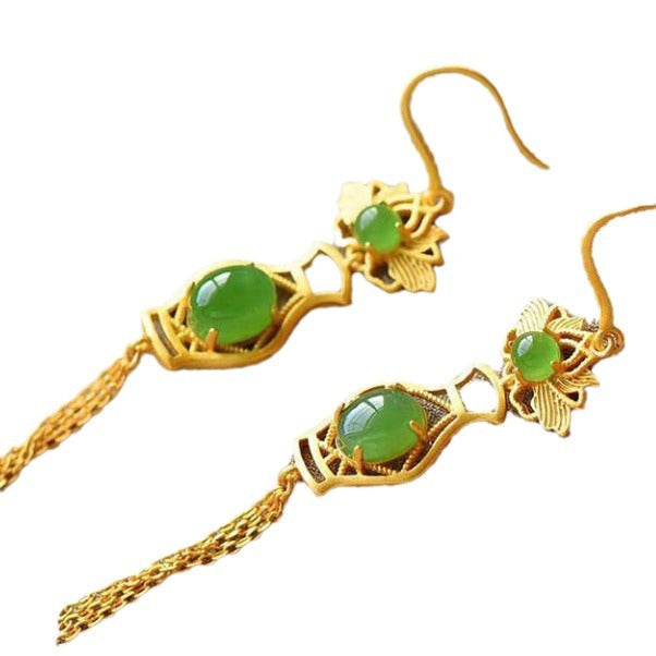 Kaunis Hopea Korvarengas ainutlaatuisella tyylillä