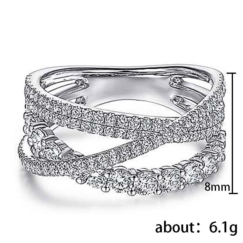 Klassinen Sormus ajattomalla viehätyksellä