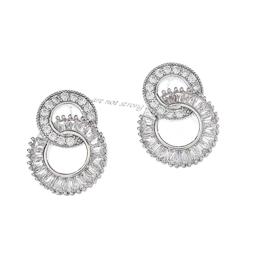 Kaunis Korvarengas ainutlaatuisella tyylillä