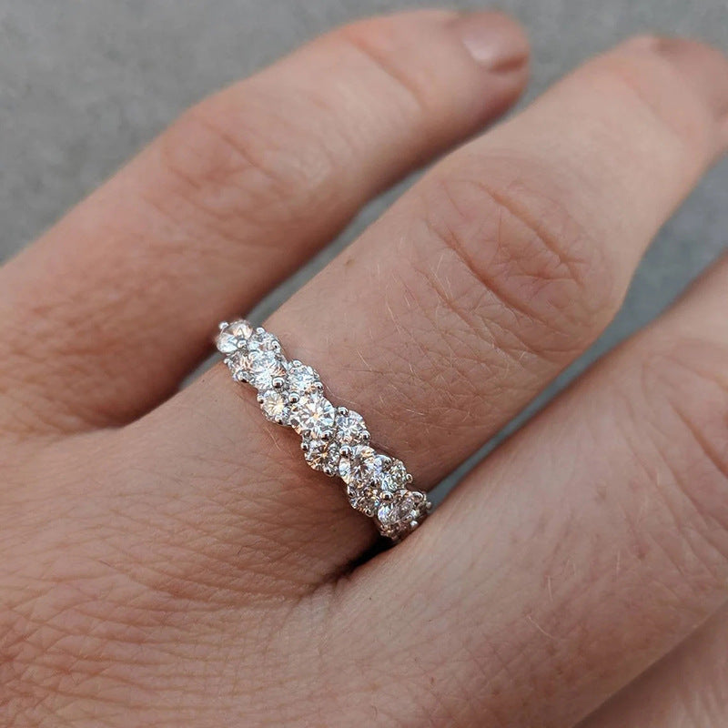 Kaunis Sormus ainutlaatuisella tyylillä