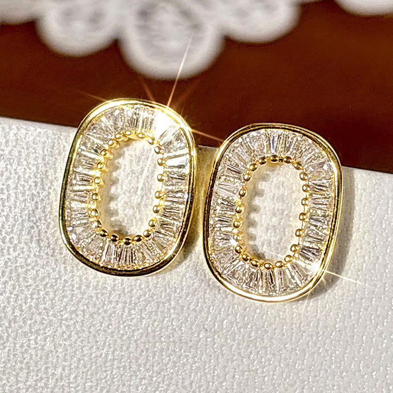 Klassinen Korvarengas ajattomalla viehätyksellä