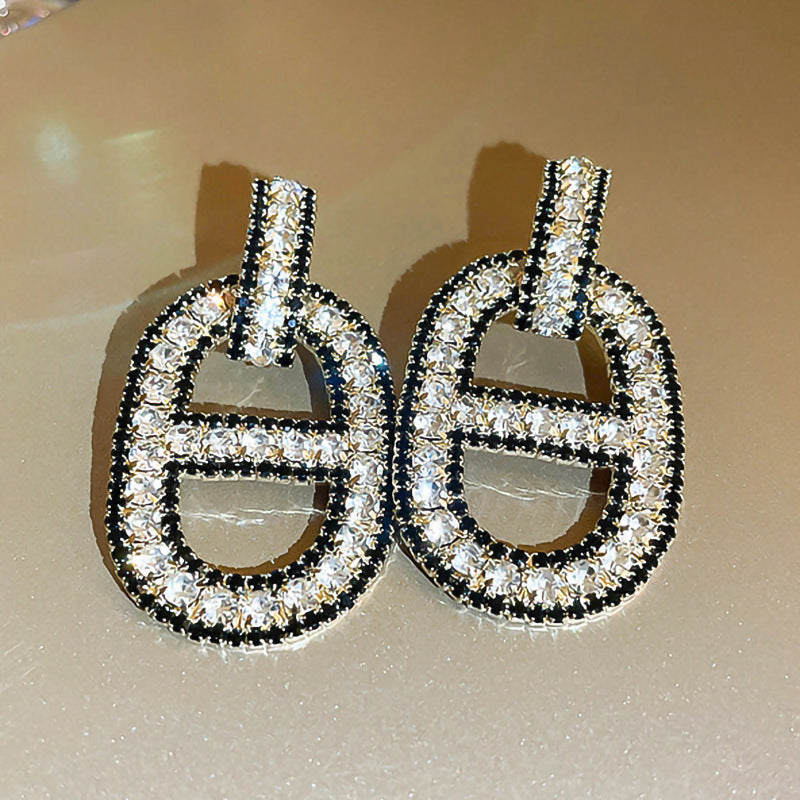 Klassinen Korvarengas ajattomalla viehätyksellä