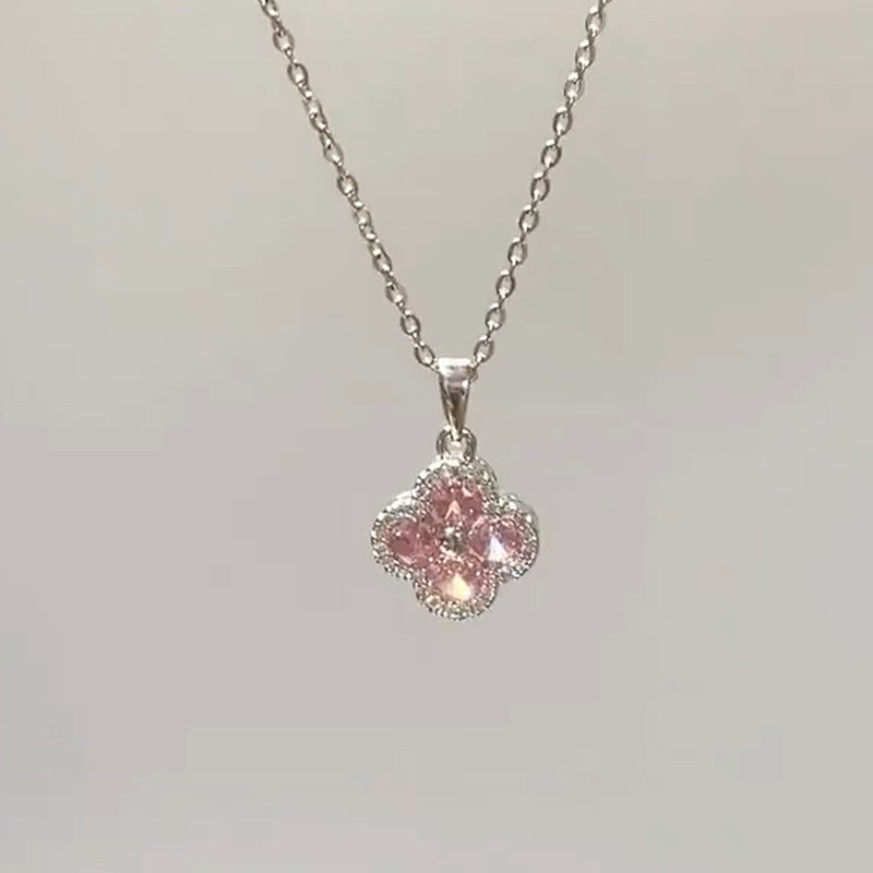 Hurmaava Korusetti jokaiseen tilaisuuteen