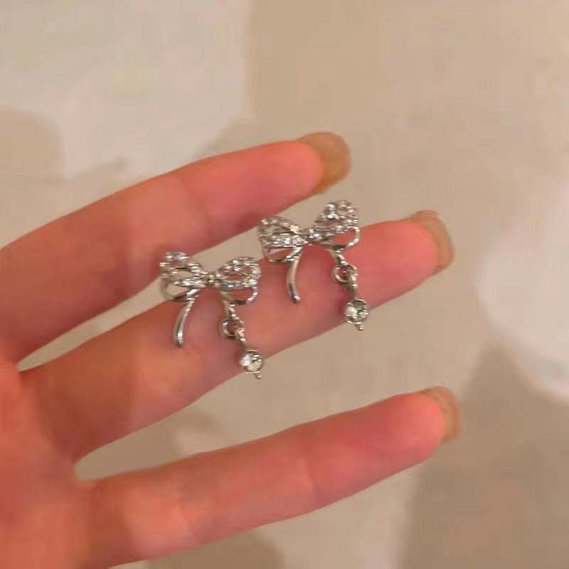 Kaunis Korvarengas ainutlaatuisella tyylillä