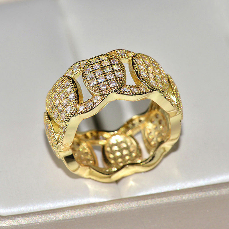 Klassinen Sormus ajattomalla viehätyksellä