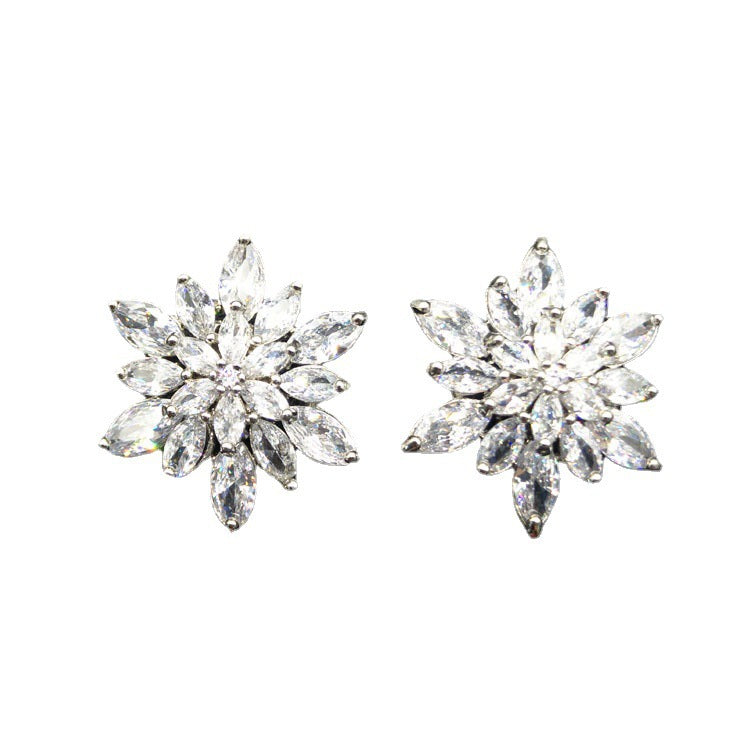 Hurmaava Korvarengas jokaiseen tilaisuuteen