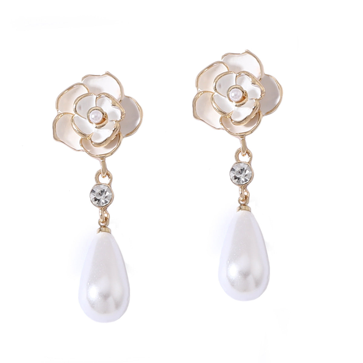 Klassinen Helmi Korvarengas ajattomalla viehätyksellä