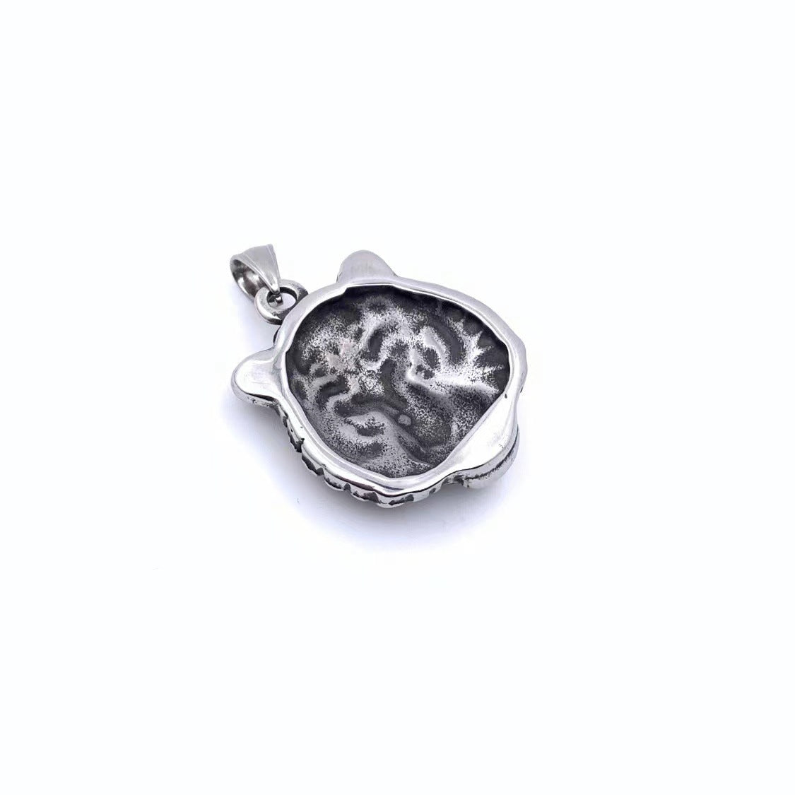 Klassinen Riipus ajattomalla viehätyksellä