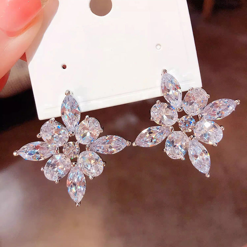 Elegantti Korvarengas jokaiseen tilaisuuteen