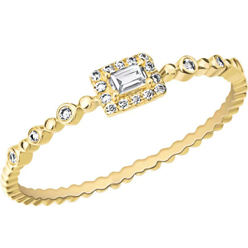 Klassinen Sormus ajattomalla viehätyksellä