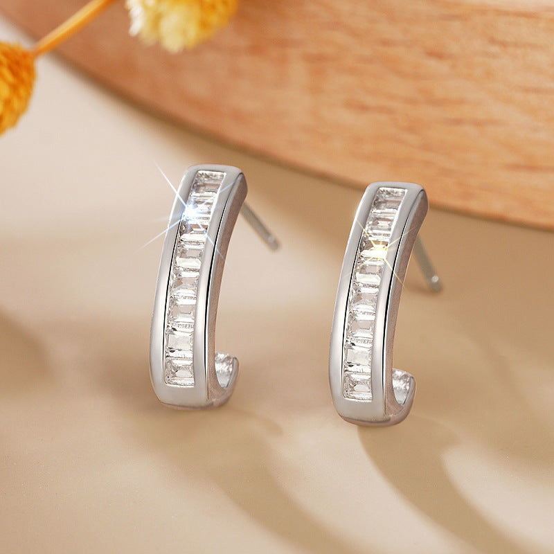 Kaunis Korvarengas ainutlaatuisella tyylillä