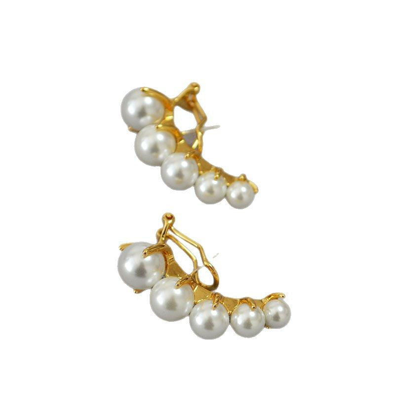 Kaunis Helmi Korvarengas ainutlaatuisella tyylillä