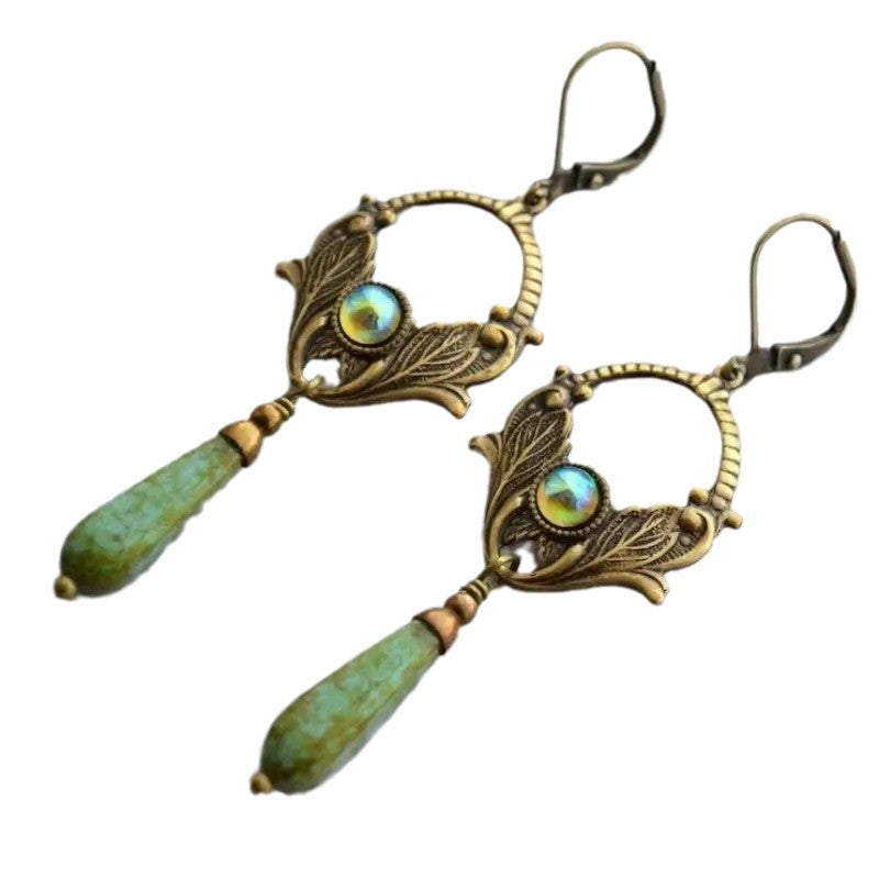 Klassinen Sormus ajattomalla viehätyksellä