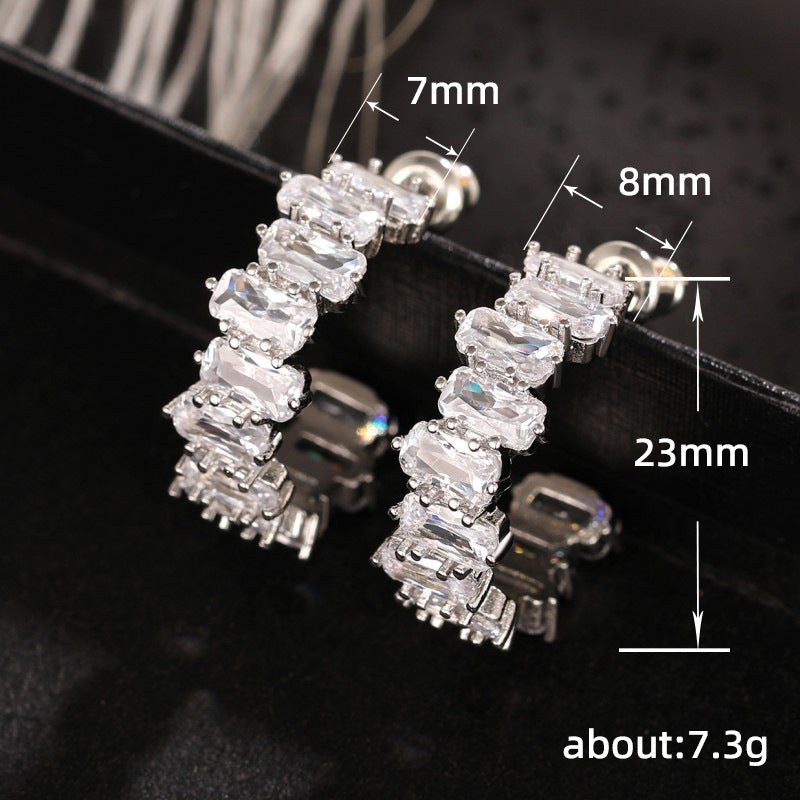 Klassinen Korvarengas ajattomalla viehätyksellä