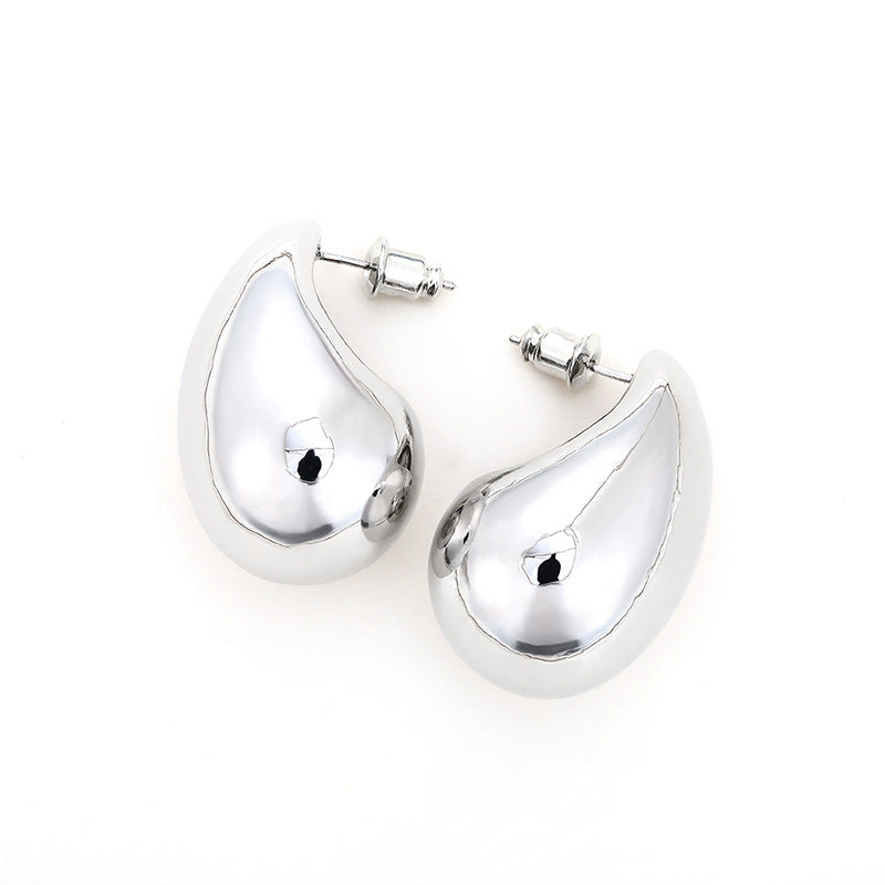 Kaunis Korvarengas ainutlaatuisella tyylillä