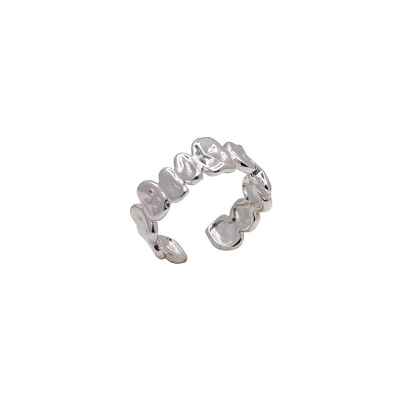 Klassinen Sormus ajattomalla viehätyksellä