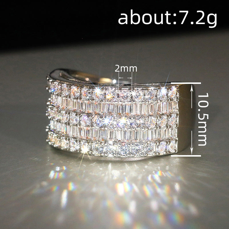 Hurmaava Sormus jokaiseen tilaisuuteen